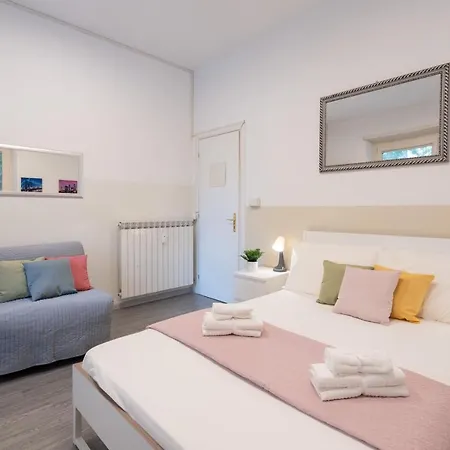 Via Vetulonia Casa Grande X12 - 5 Con Aria Condizionata - Wi-fi Fibra 1000 - 3 Bagni - 2 Parcheggi Privati Daire Roma
