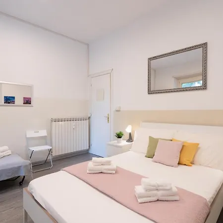Daire Via Vetulonia Casa Grande X12 - 5 Con Aria Condizionata - Wi-fi Fibra 1000 - 3 Bagni - 2 Parcheggi Privati Roma