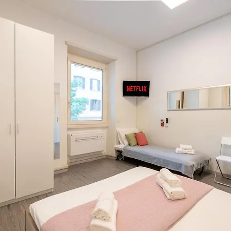 Via Vetulonia Casa Grande X12 - 5 Con Aria Condizionata - Wi-fi Fibra 1000 - 3 Bagni - 2 Parcheggi Privati Roma