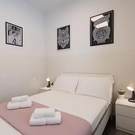 Via Vetulonia Casa Grande X12 - 5 Con Aria Condizionata - Wi-fi Fibra 1000 - 3 Bagni - 2 Parcheggi Privati Roma